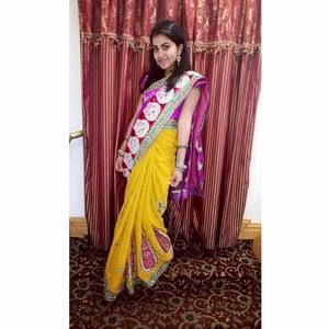 Meet your Posher, Mona